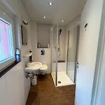 Domi's Gaestehaus בית הארחה *